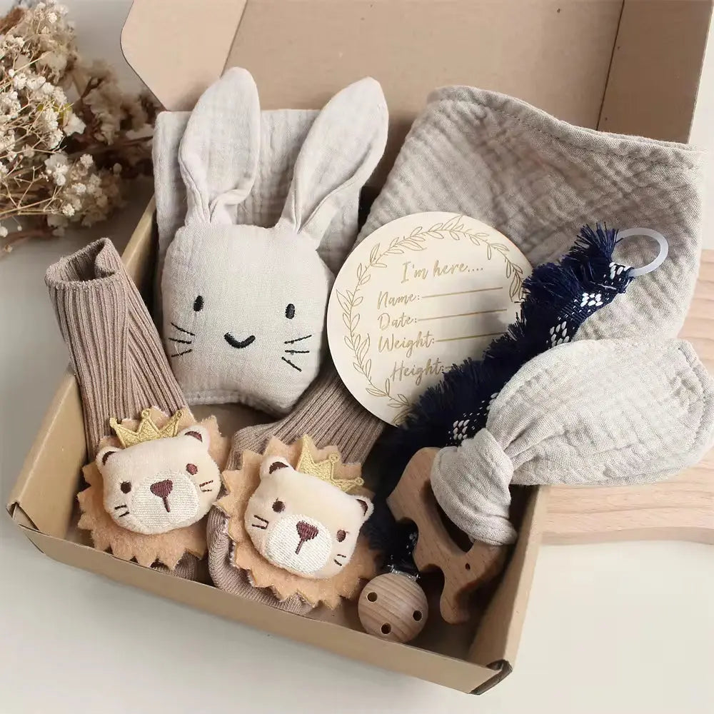 Hot Sale Muslin Baby Animal Head Stuffed Bunny Lion Comforter Toy Wooden Milestone Teether Baby Gift Set