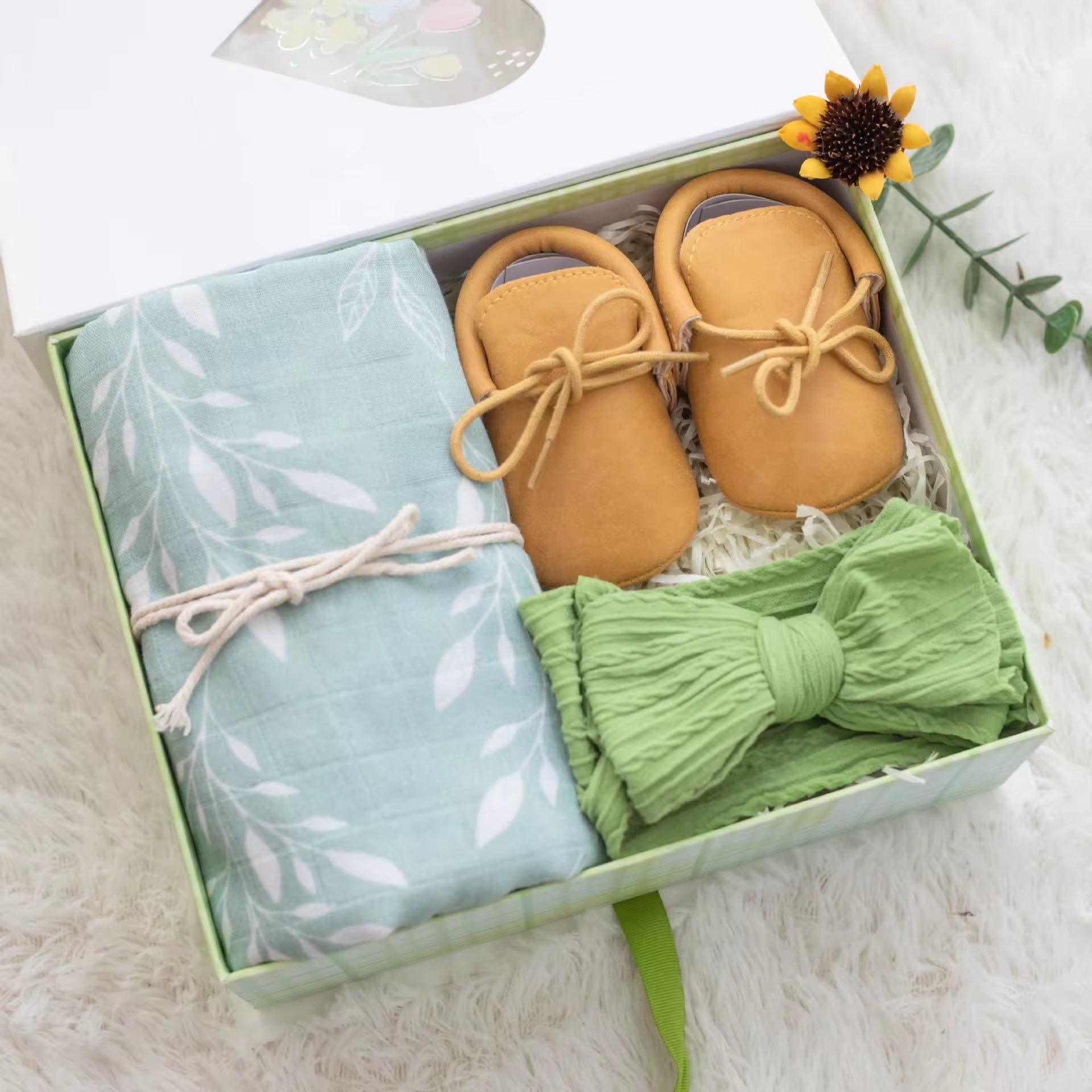 Custom Super Soft Bamboo Cotton Swaddle Blanket with Shoes 3Pcs Set Baby Bathing Newborn Baby Gift Set