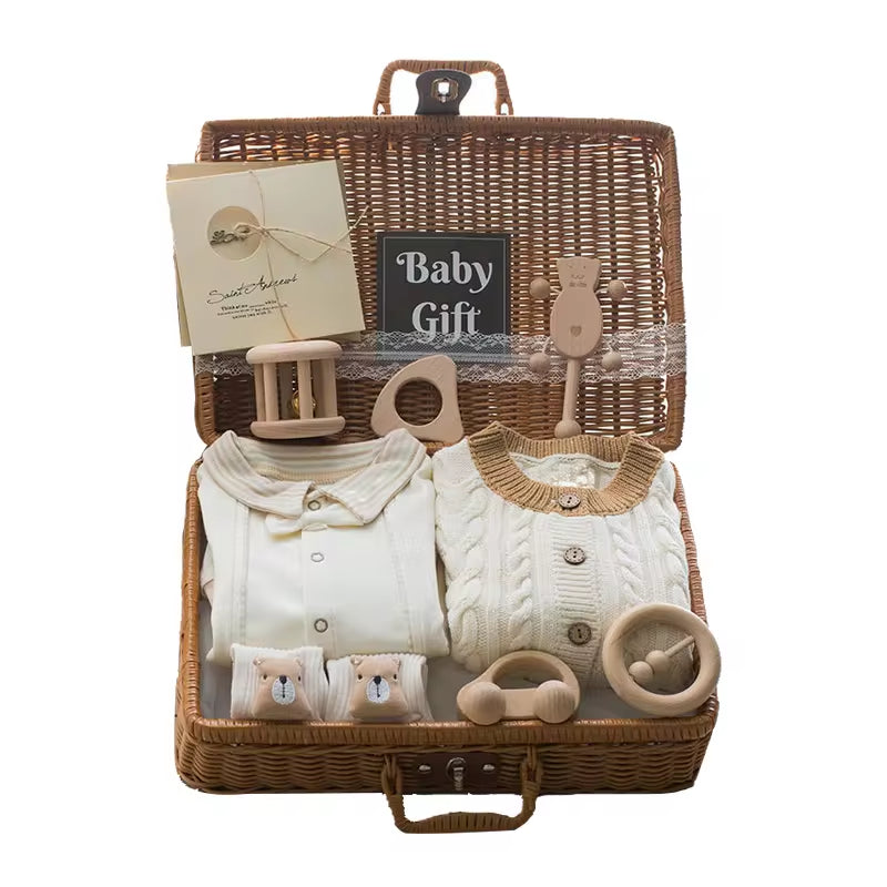 High-End Gift Box Knitted Newborn Baby Clothing Gift Set with Wooden Toy Set 0-18 Months