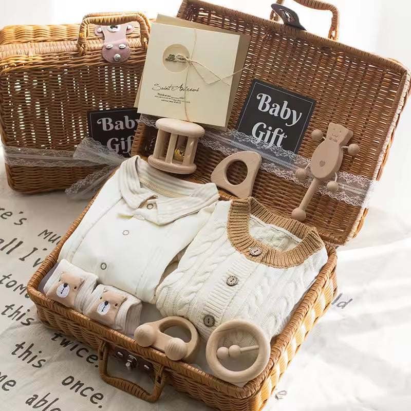 High-End Gift Box Knitted Newborn Baby Clothing Gift Set with Wooden Toy Set 0-18 Months