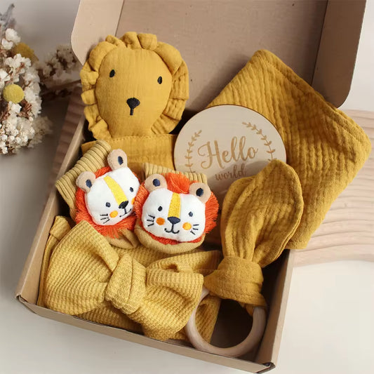 Hot Sale Muslin Baby Animal Head Stuffed Bunny Lion Comforter Toy Wooden Milestone Teether Baby Gift Set