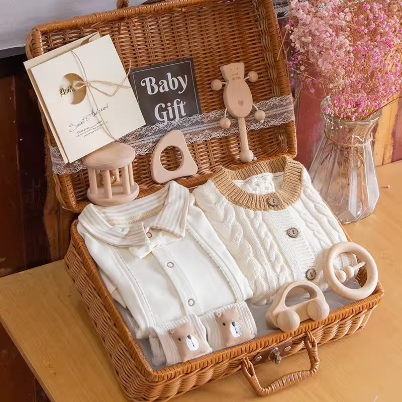 High-End Gift Box Knitted Newborn Baby Clothing Gift Set with Wooden Toy Set 0-18 Months