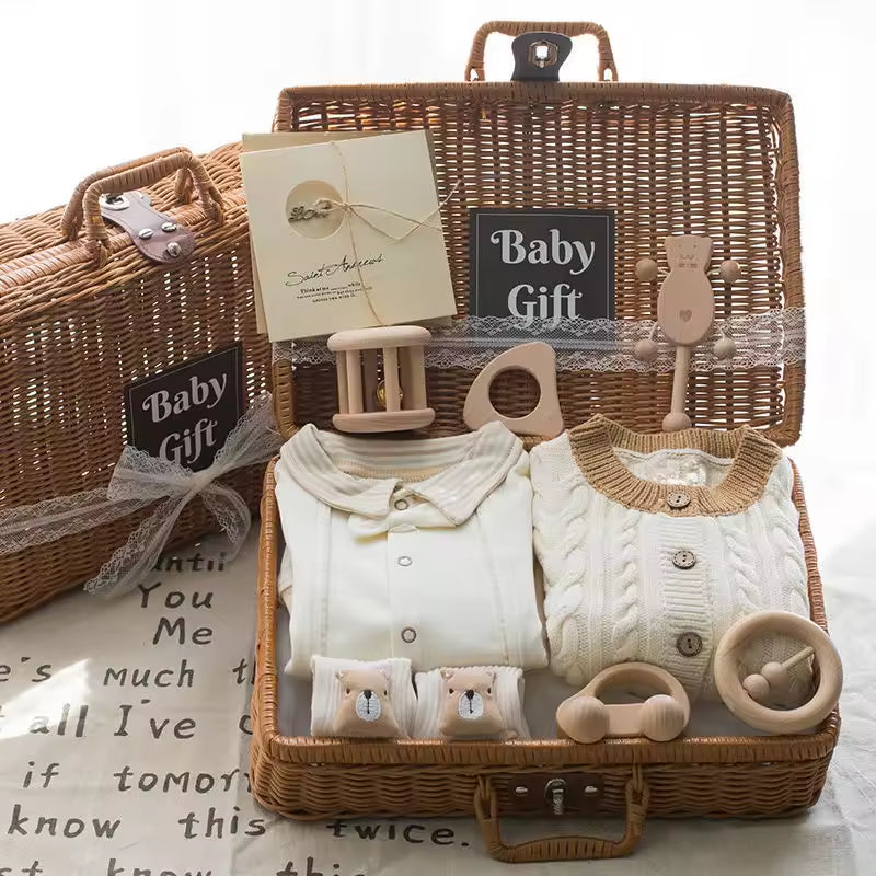 High-End Gift Box Knitted Newborn Baby Clothing Gift Set with Wooden Toy Set 0-18 Months