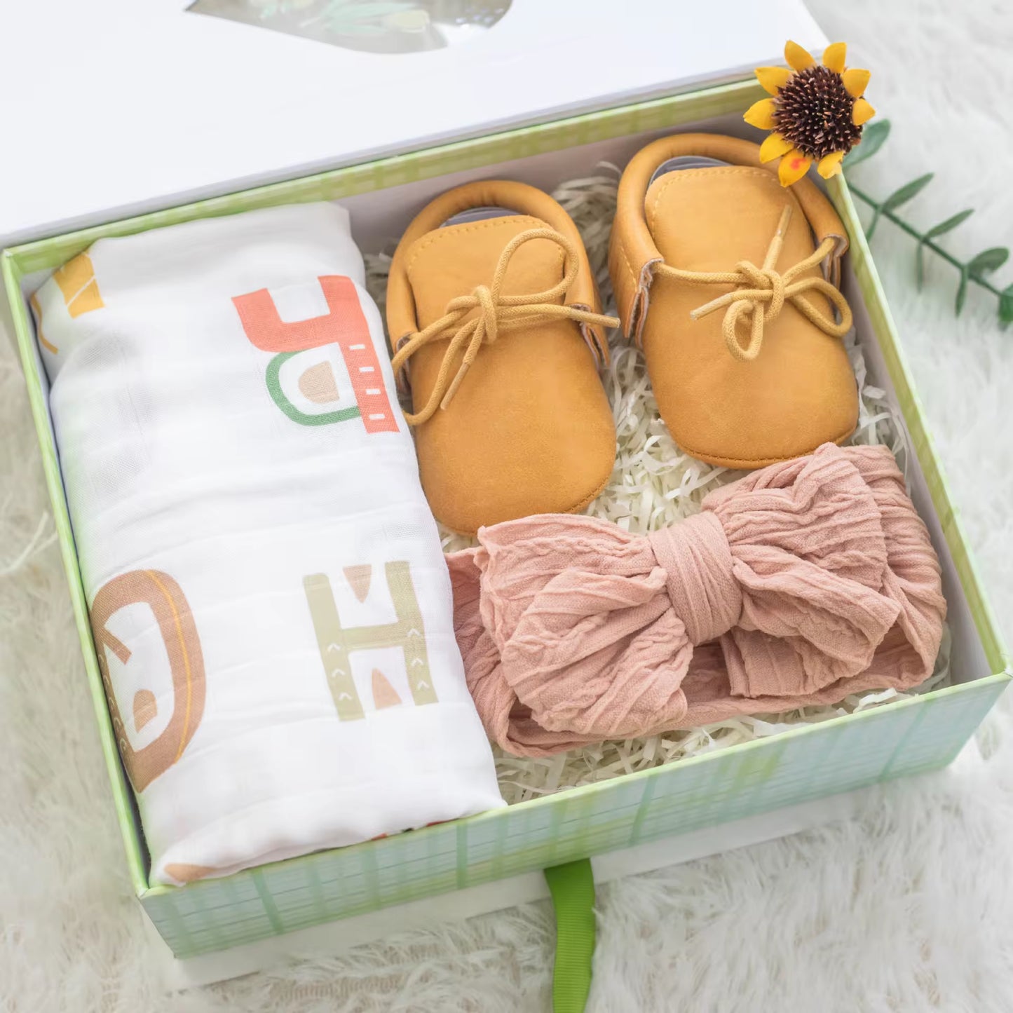 Custom Super Soft Bamboo Cotton Swaddle Blanket with Shoes 3Pcs Set Baby Bathing Newborn Baby Gift Set